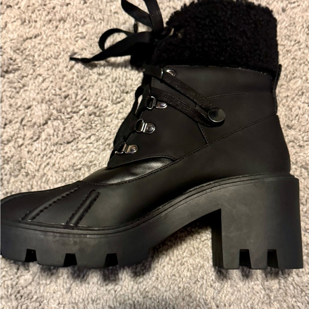 New, Never Worn, Steve Madden Black Women's Boots Sz8 - Picture 4 of 5